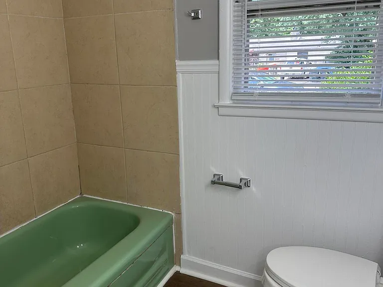 1072 Hudson Ave — Photo 7