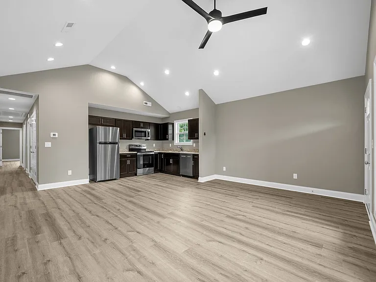 115 Holley St #B — Photo 6