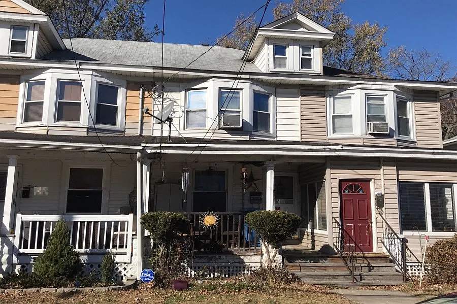 28 E Hendrickson Ave photo 1