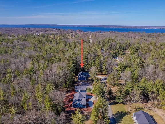 3rd image of 302 White Fawn Ct