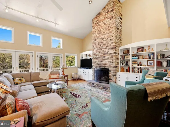 1113 Apple Pie Ridge Rd, Winchester, VA 22603