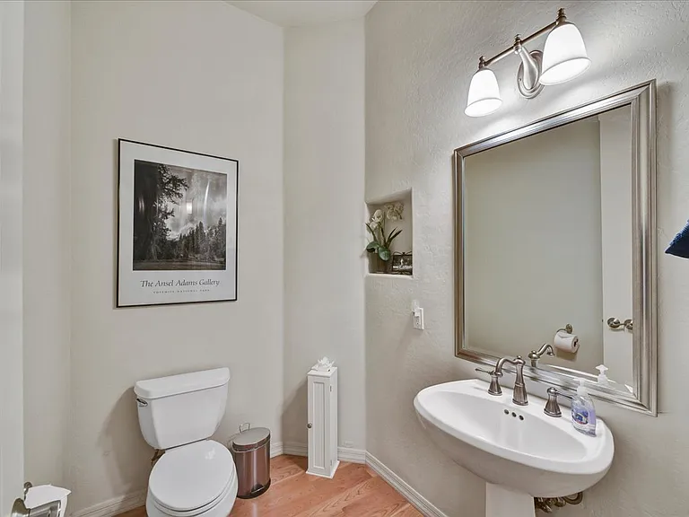 412 E Yearling Rd — Photo 14