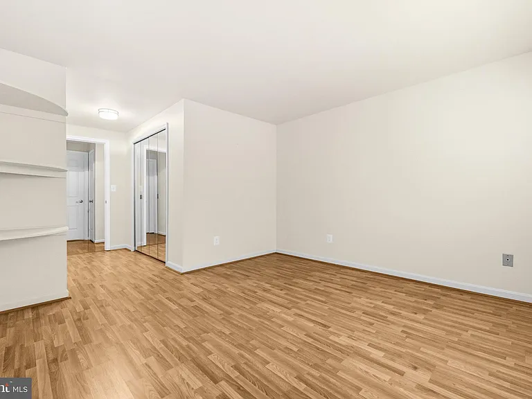 8931 Park Forest Dr — Photo 27