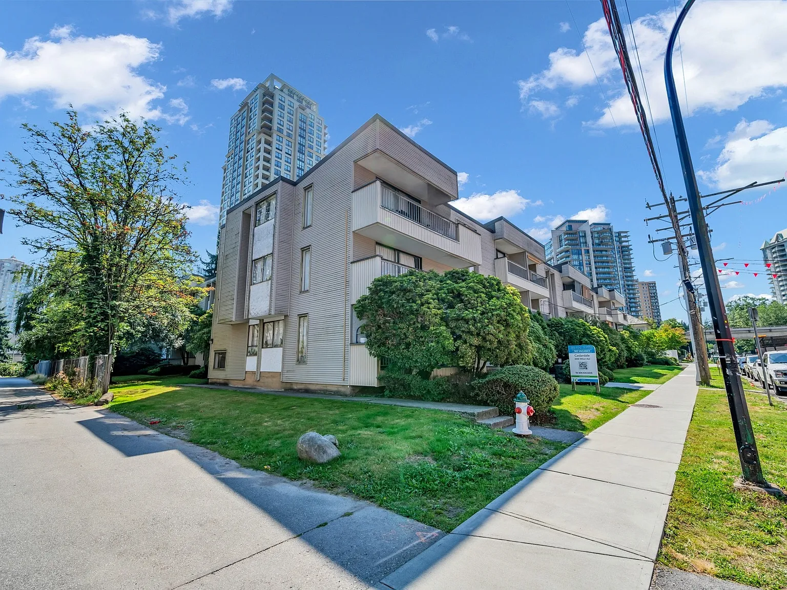 Cedardale Court — Photo 2
