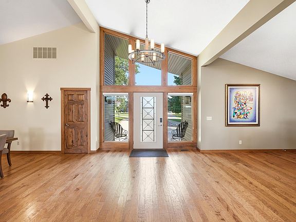 4th image of 1420 Lake Bluff Dr