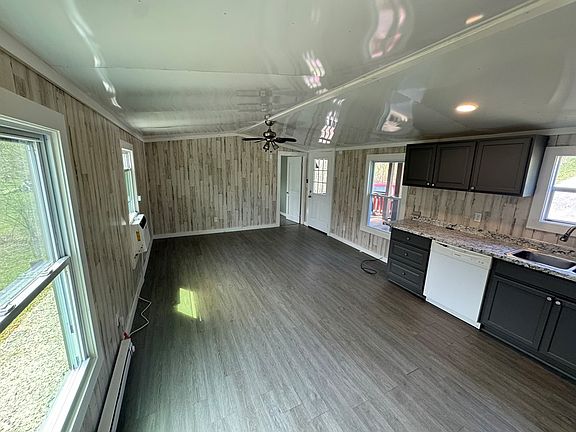 2nd image of 465 Summit St