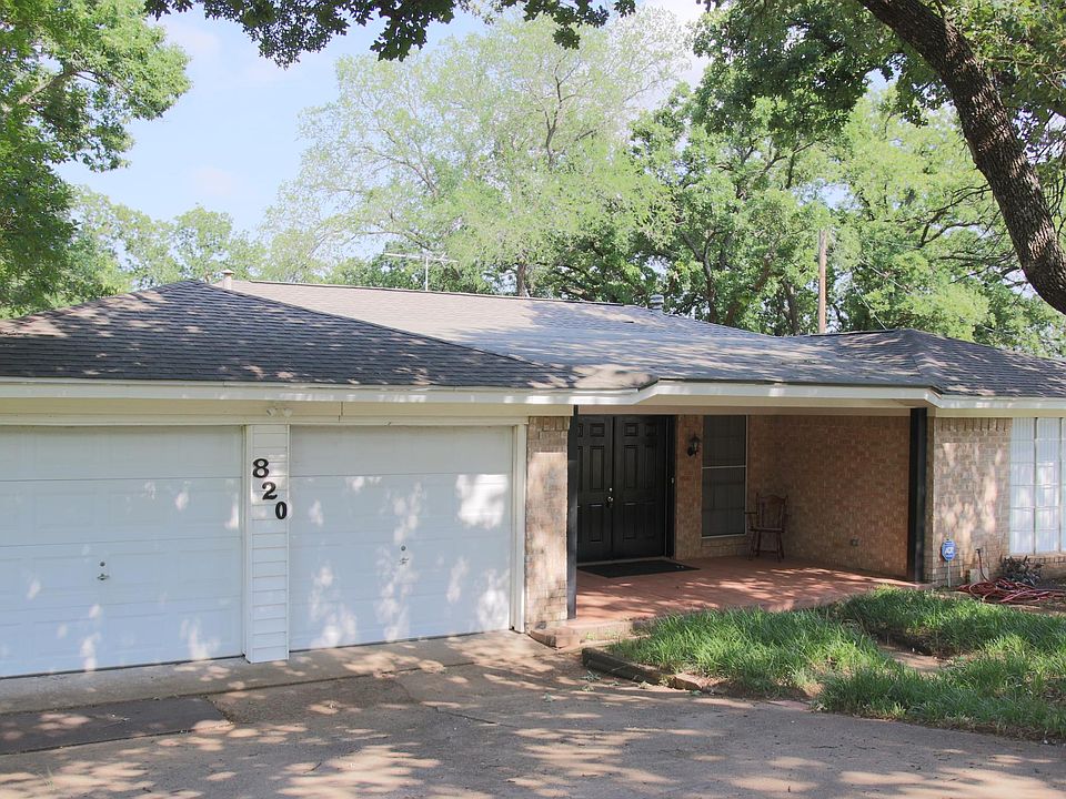 1st image of 820 Wade Dr