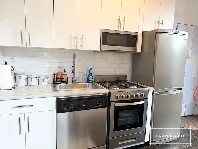 120 Mac Dougal St #20 — Photo 11