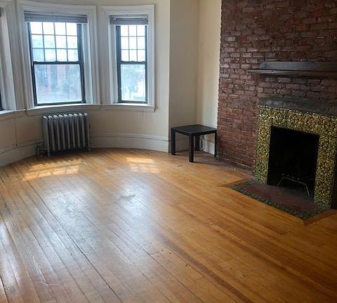 2nd image of 525 Newbury St APT 4
