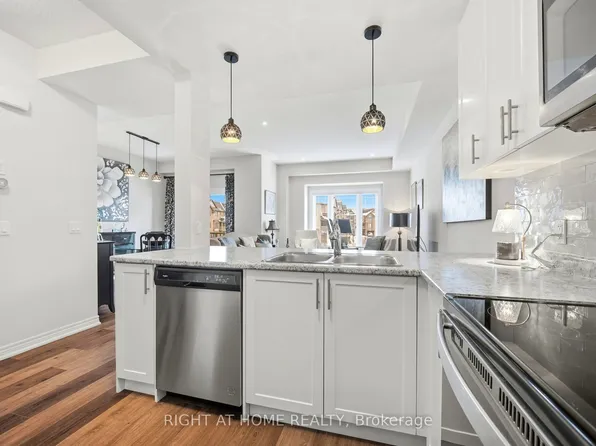 19 Picardy Dr #61, Hamilton, ON L8J 2T3