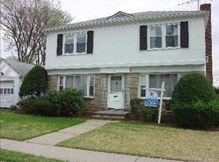 10 Waterview Pl, Lynbrook, NY 11563