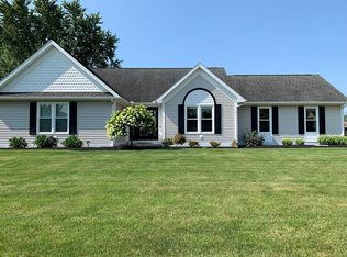 5683 Clover Ridge Dr, Lima, OH 45807