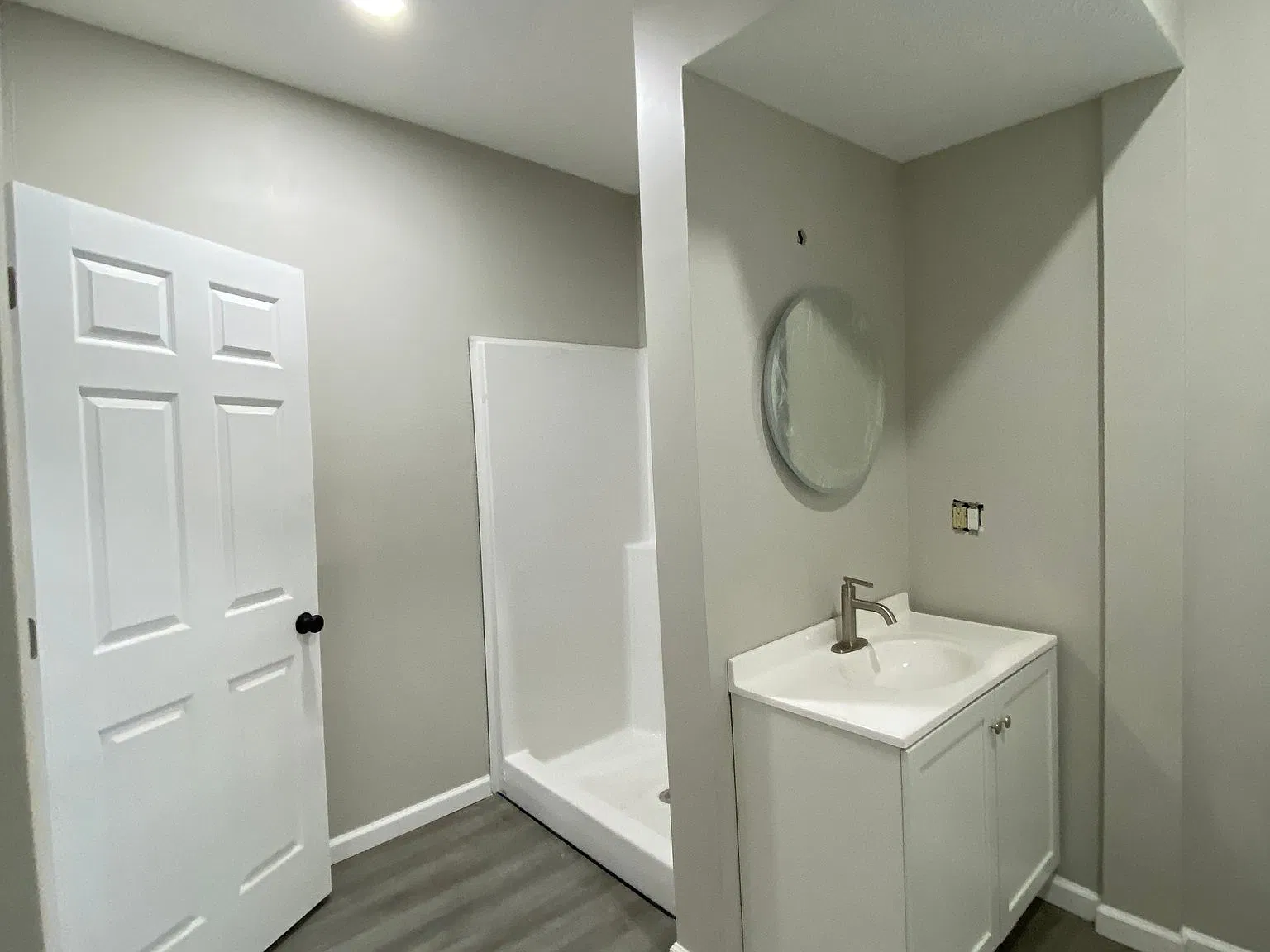 Recently Updated 1 Bedroom / 1 Bathroom Apartment - Available November 1st! — Photo 3