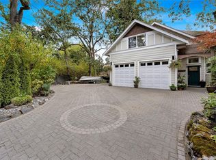 4151 Quadra St, Saanich, BC V8X 1L1