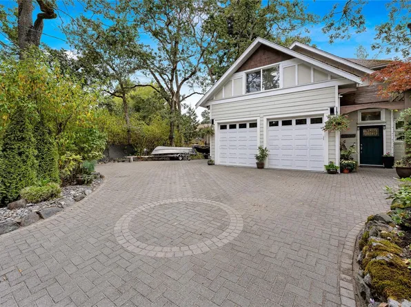 4151 Quadra St, Saanich, BC V8X 1L1