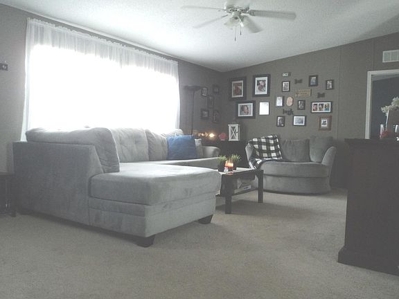 2nd image of 935 Willow Ct