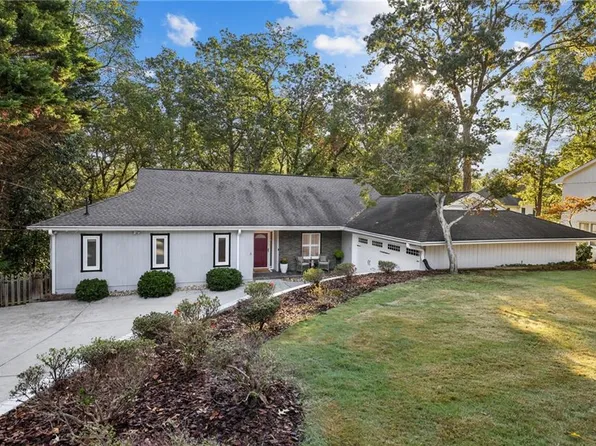 5051 Pine Bark Cir, Dunwoody, GA 30338