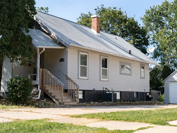 1115 W 11th St, Cedar Falls, IA 50613