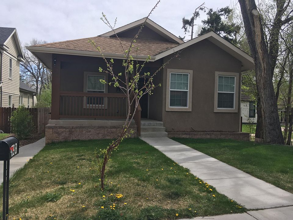 Lovely neighborhood house, Sprinkler system and drip line.