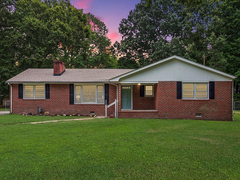 1st image of 304 Harwood Dr #1