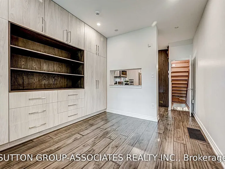 739 Manning Ave — Photo 3