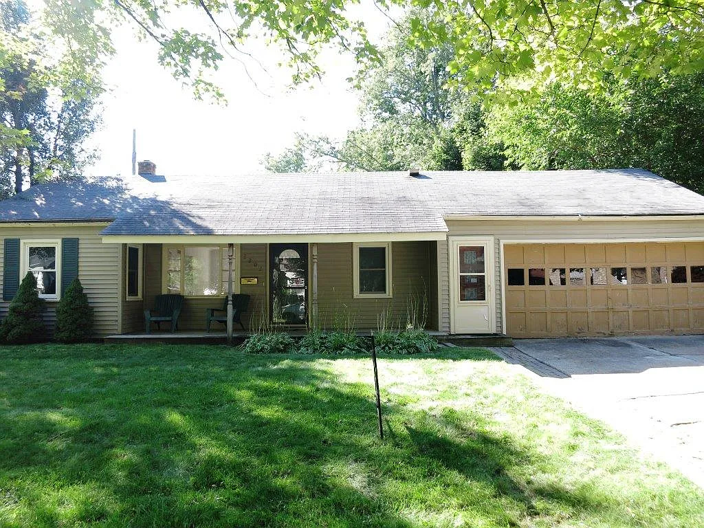 2202 Devonshire Ave photo 1