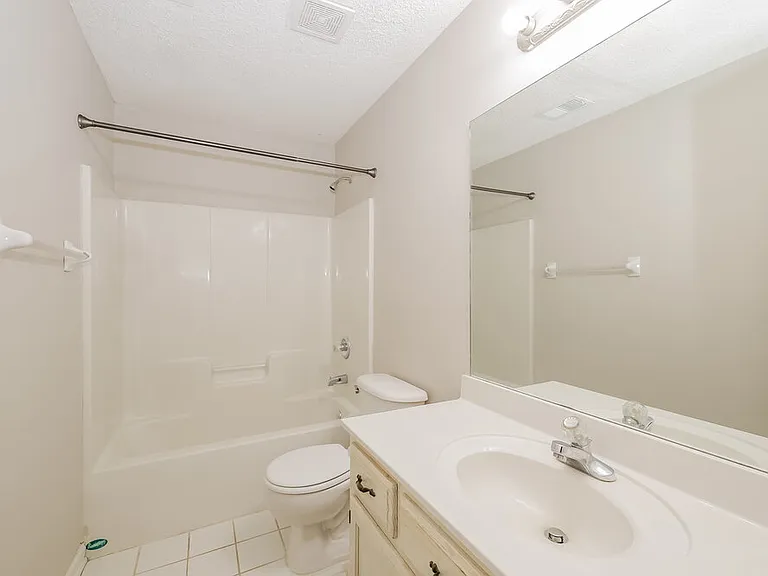 25 Oakland Woods Cv — Photo 16