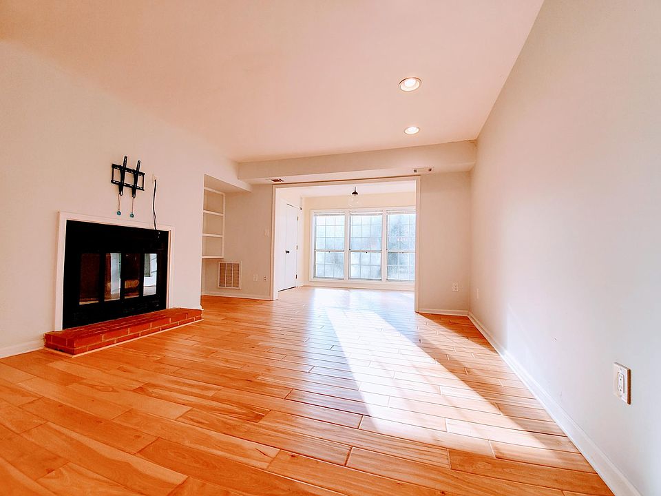 1st image of 7807 Willow Point Dr #7807