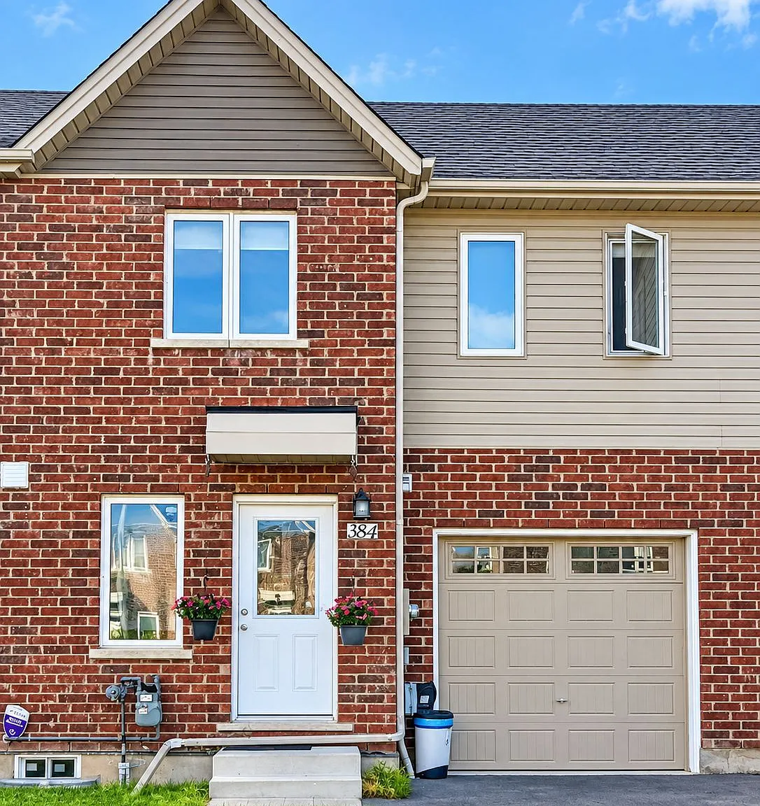 3 bed, $2,450 — Photo 1