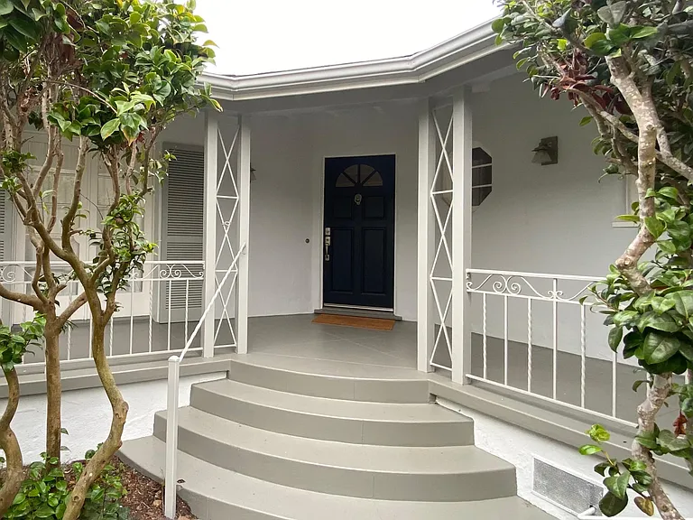 204 Kenyon Ave — Photo 2