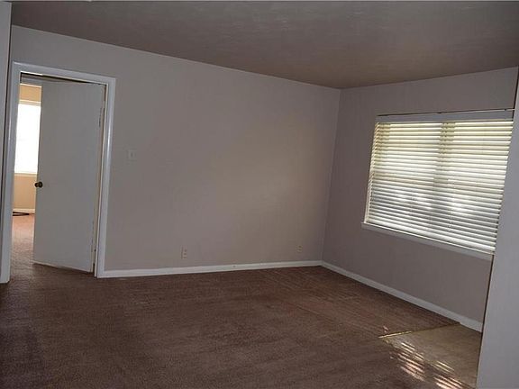5th image of 707 S College St