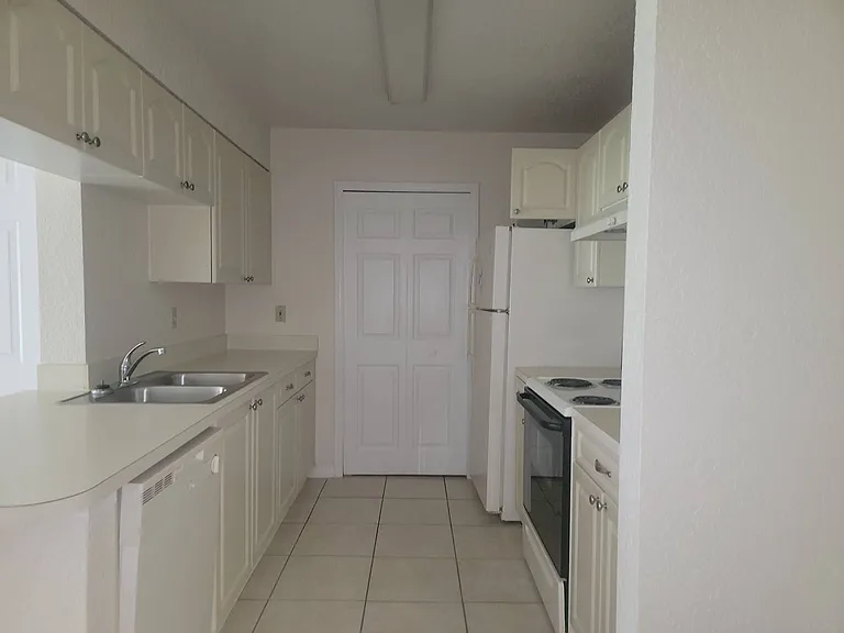 2550 N Alafaya Trl #5105 — Photo 4