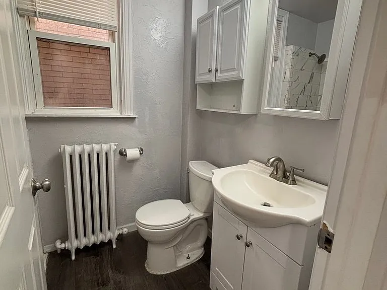 1300 Kelton Ave — Photo 9