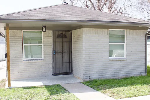 1323 E 32nd 1/2 St Photo 1