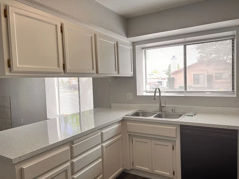 8600 Lyn River Ct — Photo 7