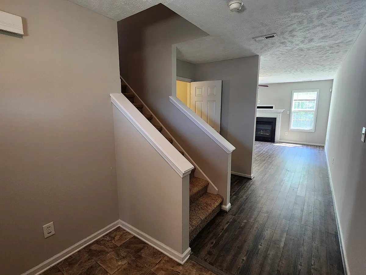 Unit Photo - 128 Tuxford Ct