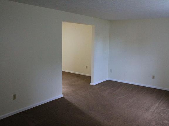2nd image of 2908 Abbey Ln