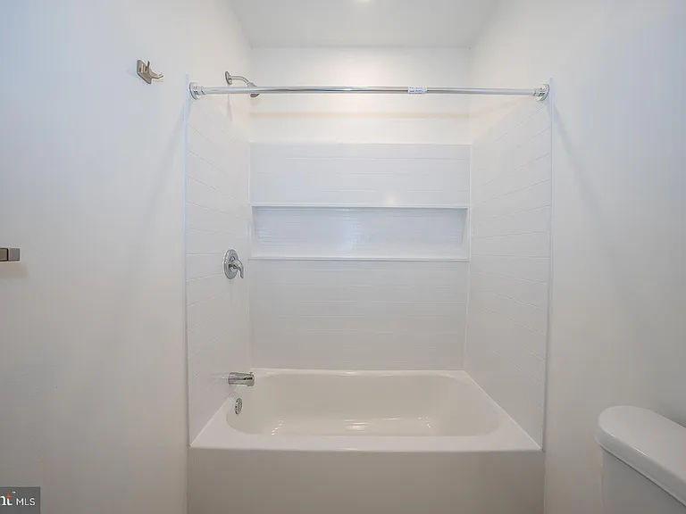 42 N Waterloo Rd #38 — Photo 23