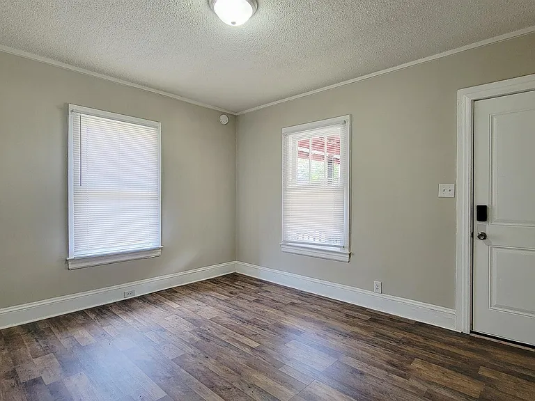 400 Walnut St — Photo 4