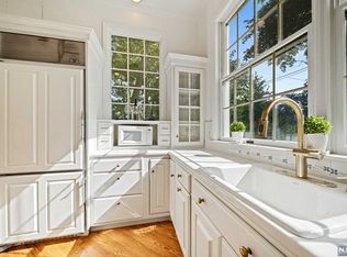 41 Hackensack Ave #1R, Harrington Park, NJ 07640