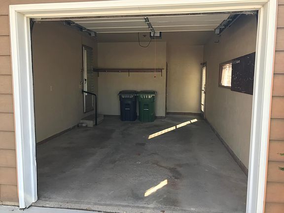 1 Car Garage