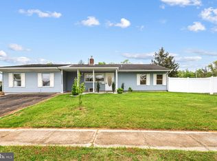 191 Crabtree Dr, Levittown, PA 19055