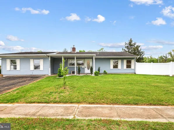 191 Crabtree Dr, Levittown, PA 19055