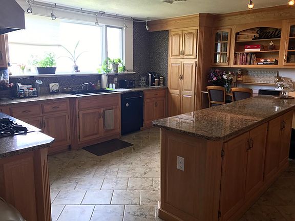 Spacious & Modern Kitchen