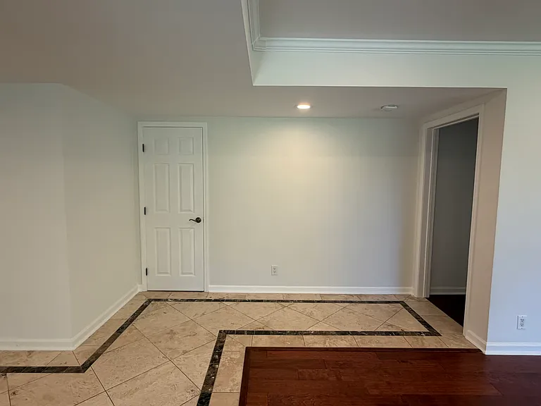 1385 Greenmont Dr — Photo 9