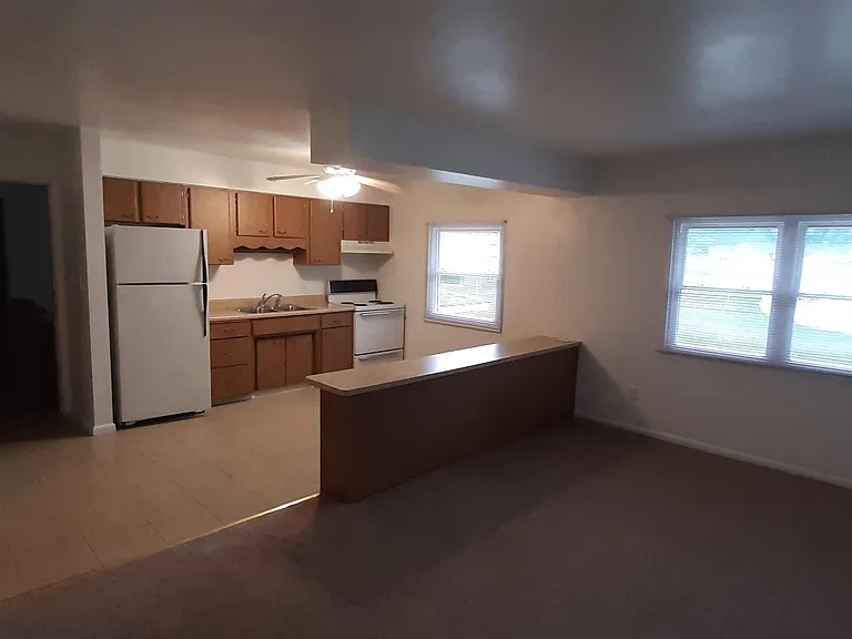 140 Lynwood Mnr #10 — Photo 3