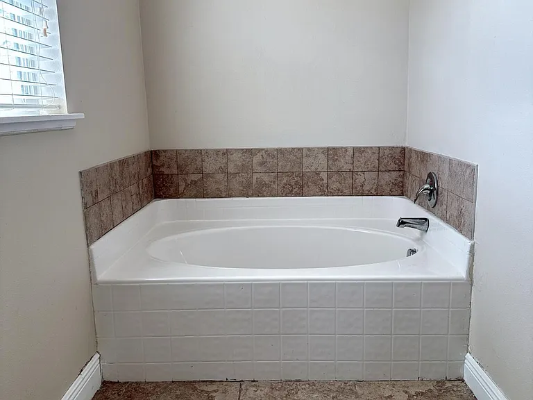 1718 Sawgrass Dr SW — Photo 23