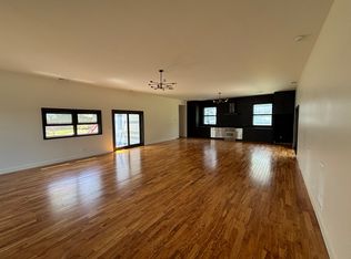 2008 Willow Spring Rd, Mundelein, IL 60060