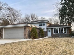 7601 W 105th St, Palos Hills, IL