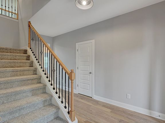 4th image of 395 Chasewood Ln